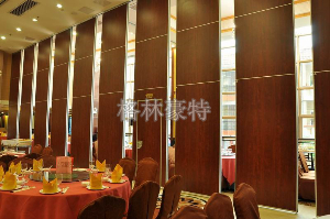 武漢飯店活動隔斷要怎么安裝呢？